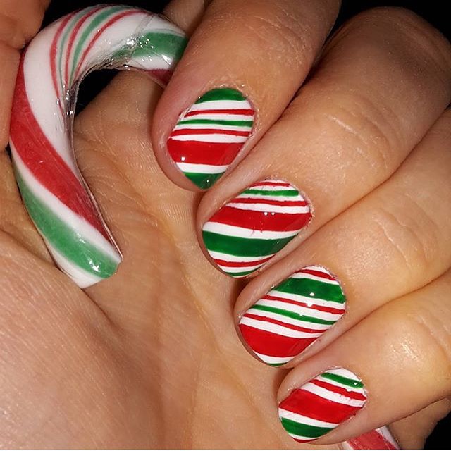 Christmas Candy Cane Nail Art