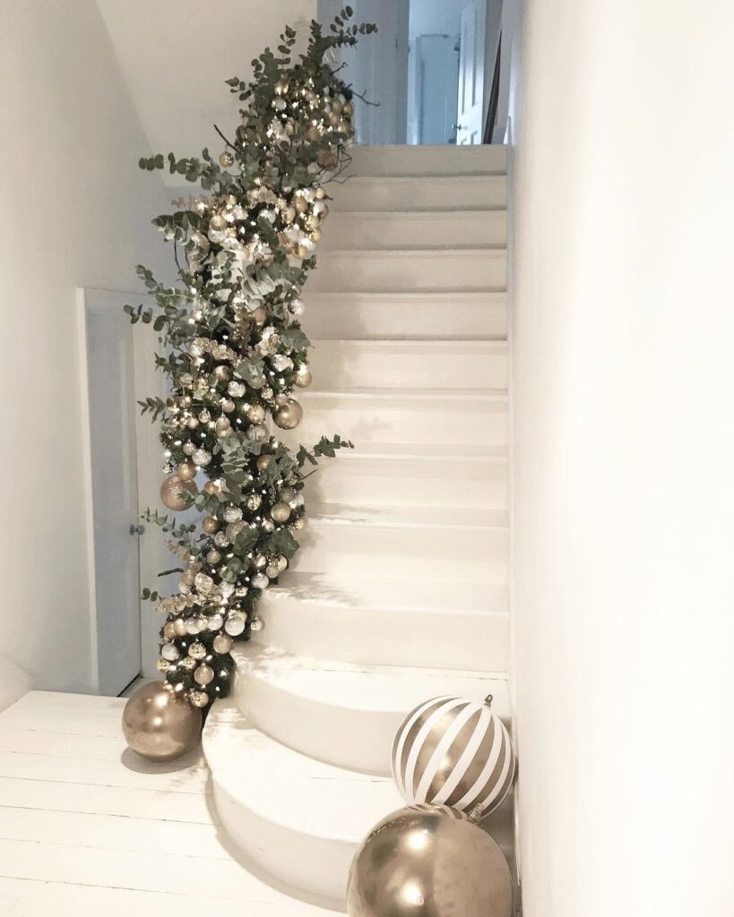 Christmas Stairway Decorations