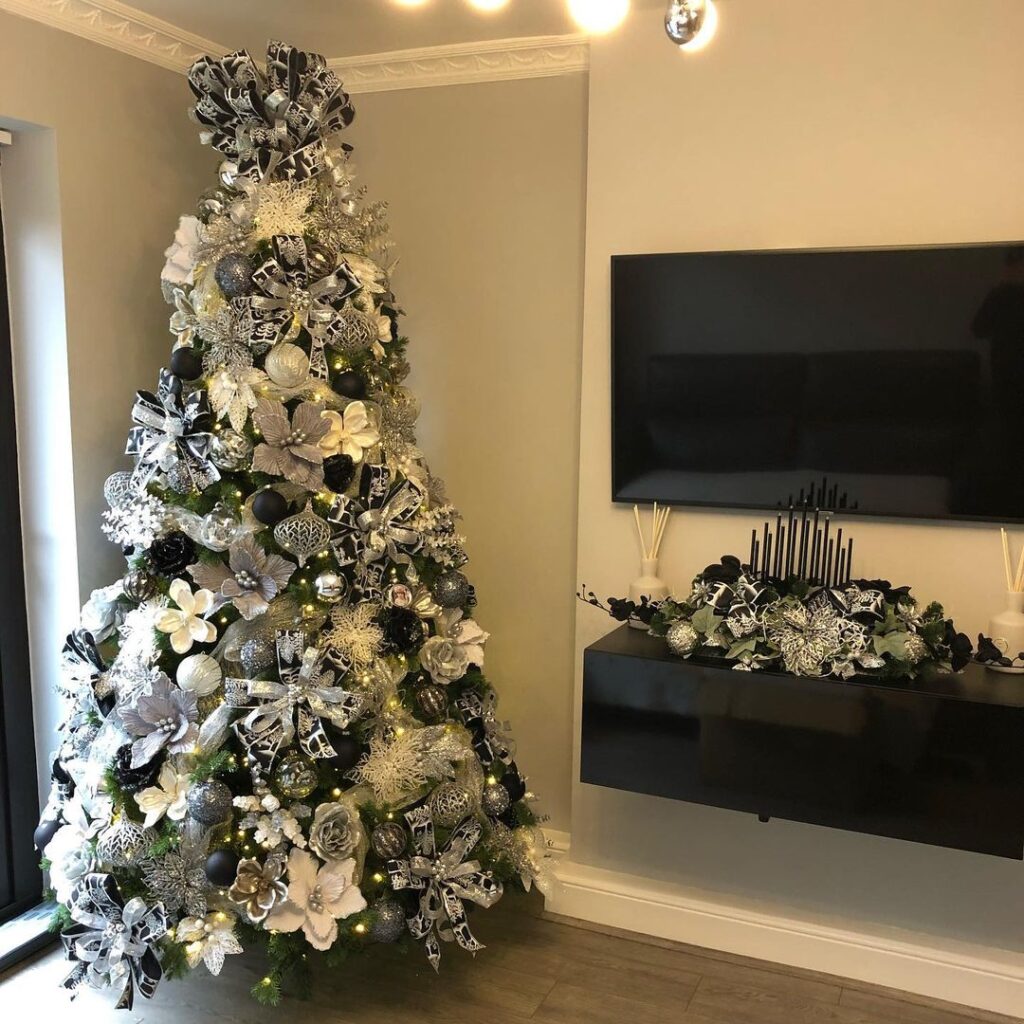 Elegant white & black Christmas tree decor