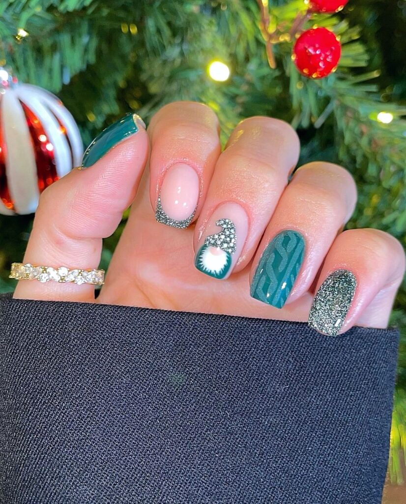 10 Classy Christmas Nail Art Ideas