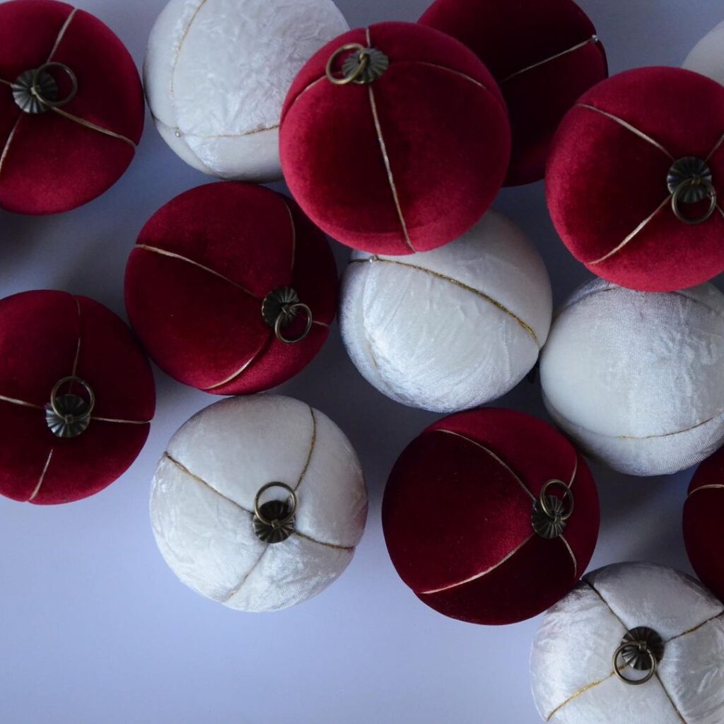 10 Velvet Holiday Crafts