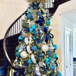 10 Velvet Ribbon Christmas Tree Styles