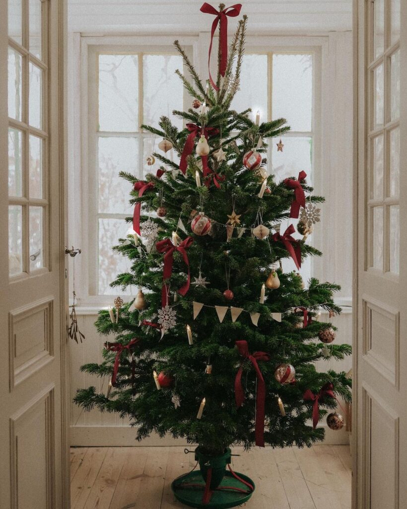 Velvet Red Bow Christmas Tree