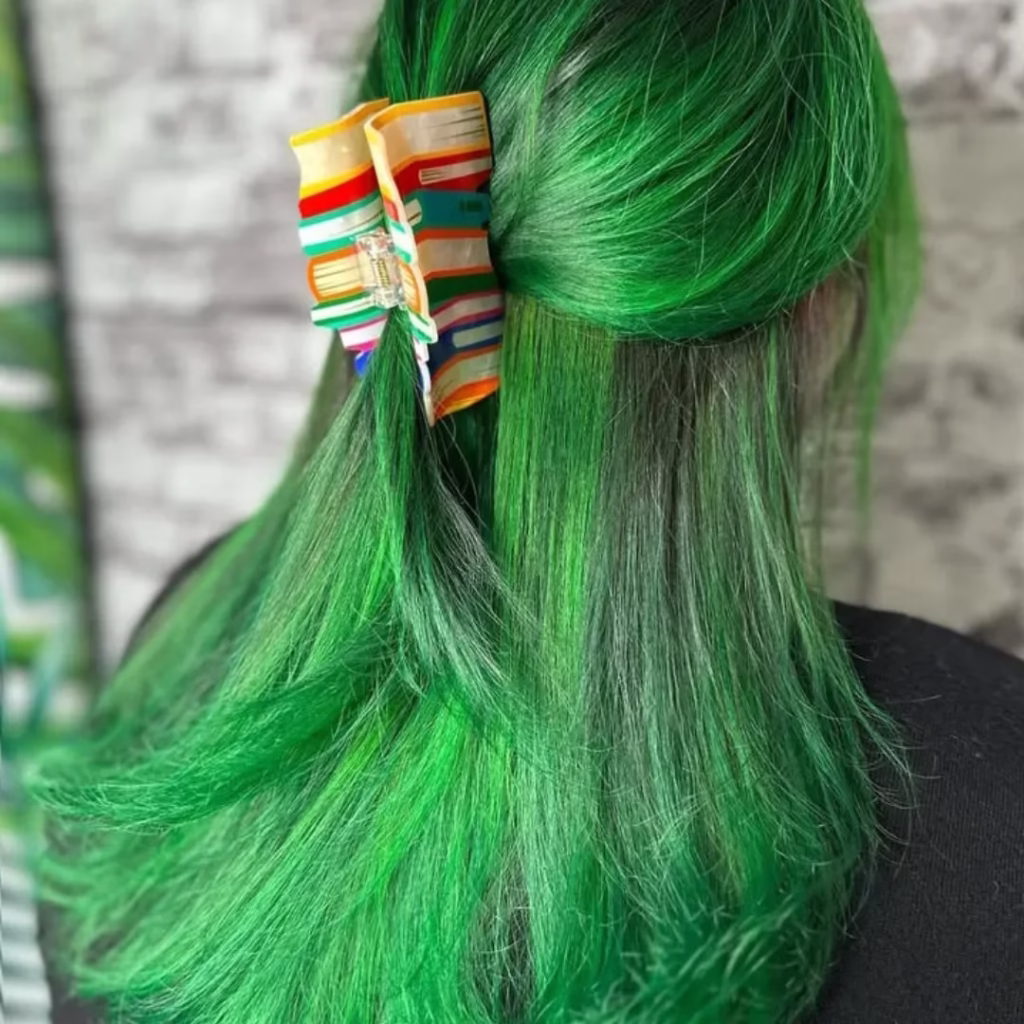 Stunning Green Hair Color Ideas to Refresh Your Look (1)